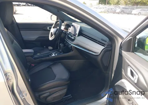 2025 Jeep Compass Latitude 4X4 z USA, uszkodzony, nr VIN 3C4NJDBN3ST600813